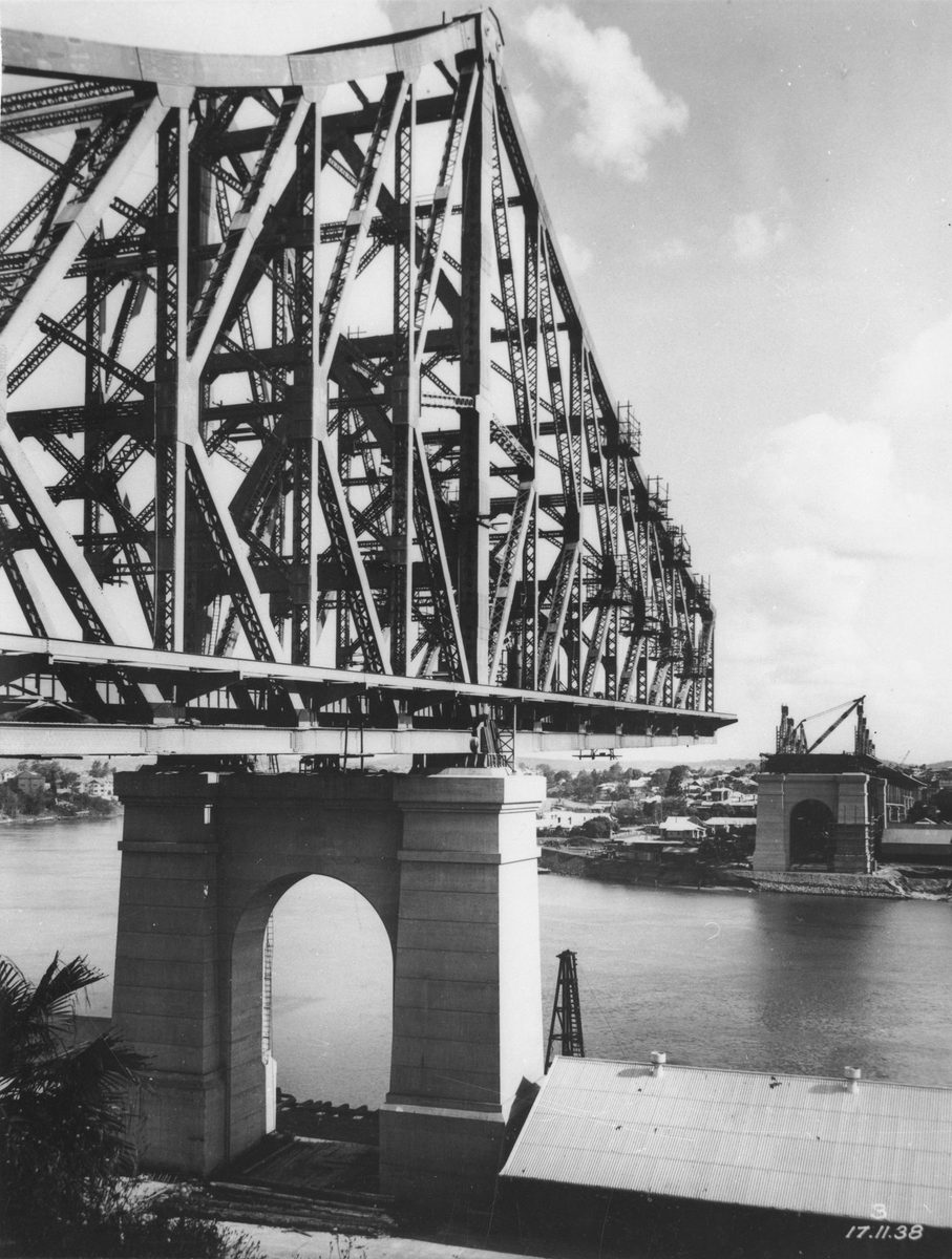 Construction of the Story Bridge, Brisbane, 1938, Kangaroo Point