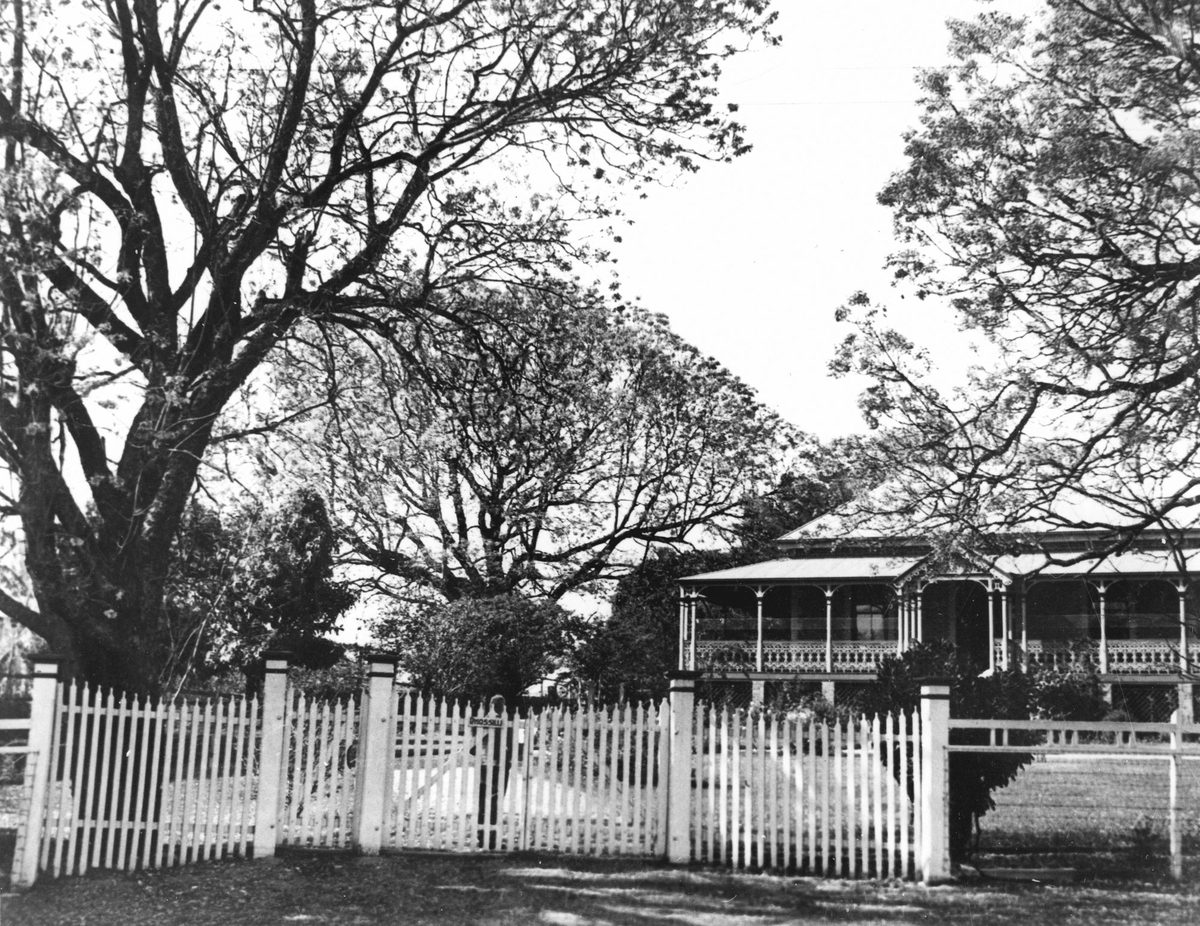 Beautiful home and garden in Limestone Street in Ipswich, photographed in 1939