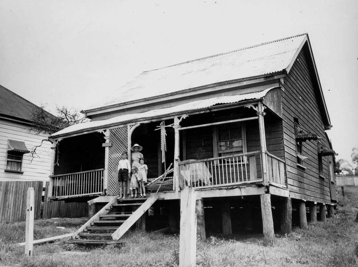 Condemned house which was home to a family during World War II, Brisbane, 1943