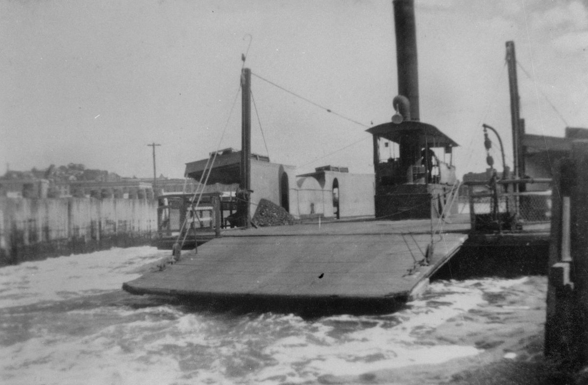 Ferry waiting to take on vehicles between Oxford Street, Bulimba and Commercial Road, Newstead, Brisbane, 1947