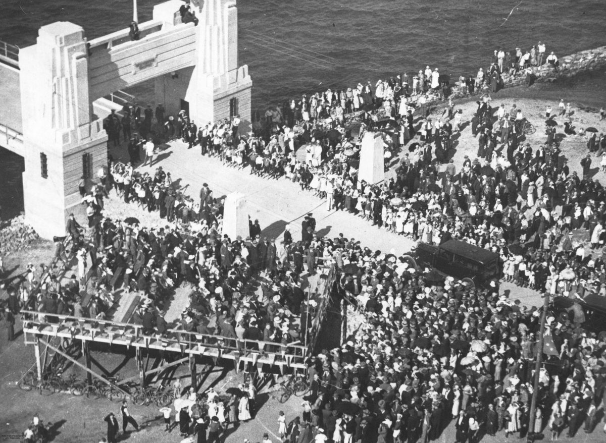 Crowds at the south portal of the Hornibrook Highway bridge on opening day, Redcliffe, 1935