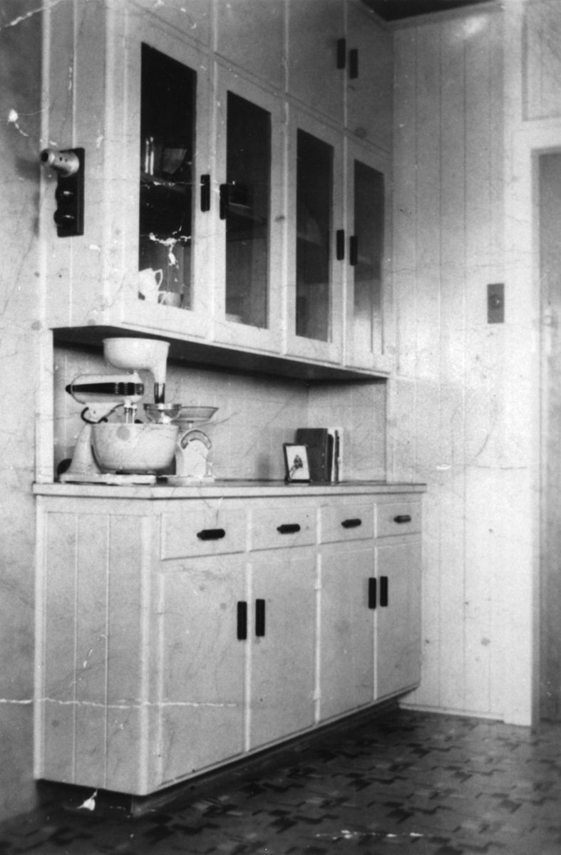Kitchen cabinets in a Brisbane home built in the 1940s, St Lucia