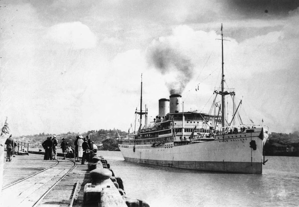 Nieuw Holland, a Dutch passenger ship, getting ready to dock in Brisbane, 1936