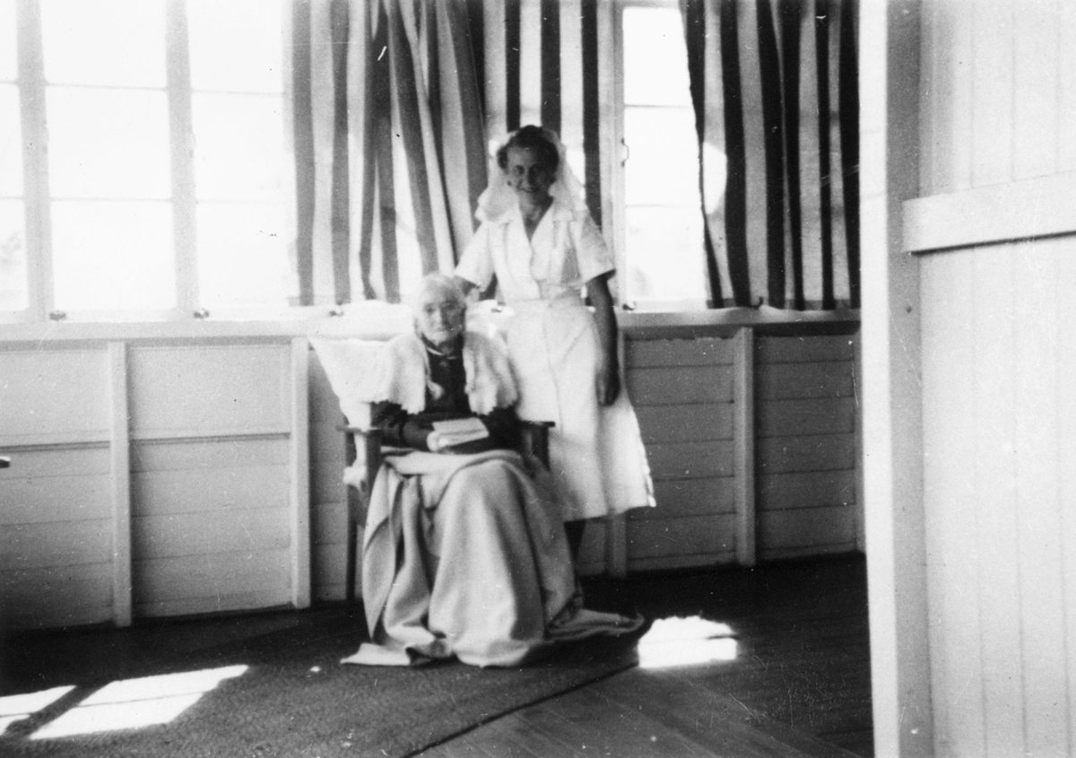 Patient and nurse at St. Anne's Private Hospital, Cleveland, 1954