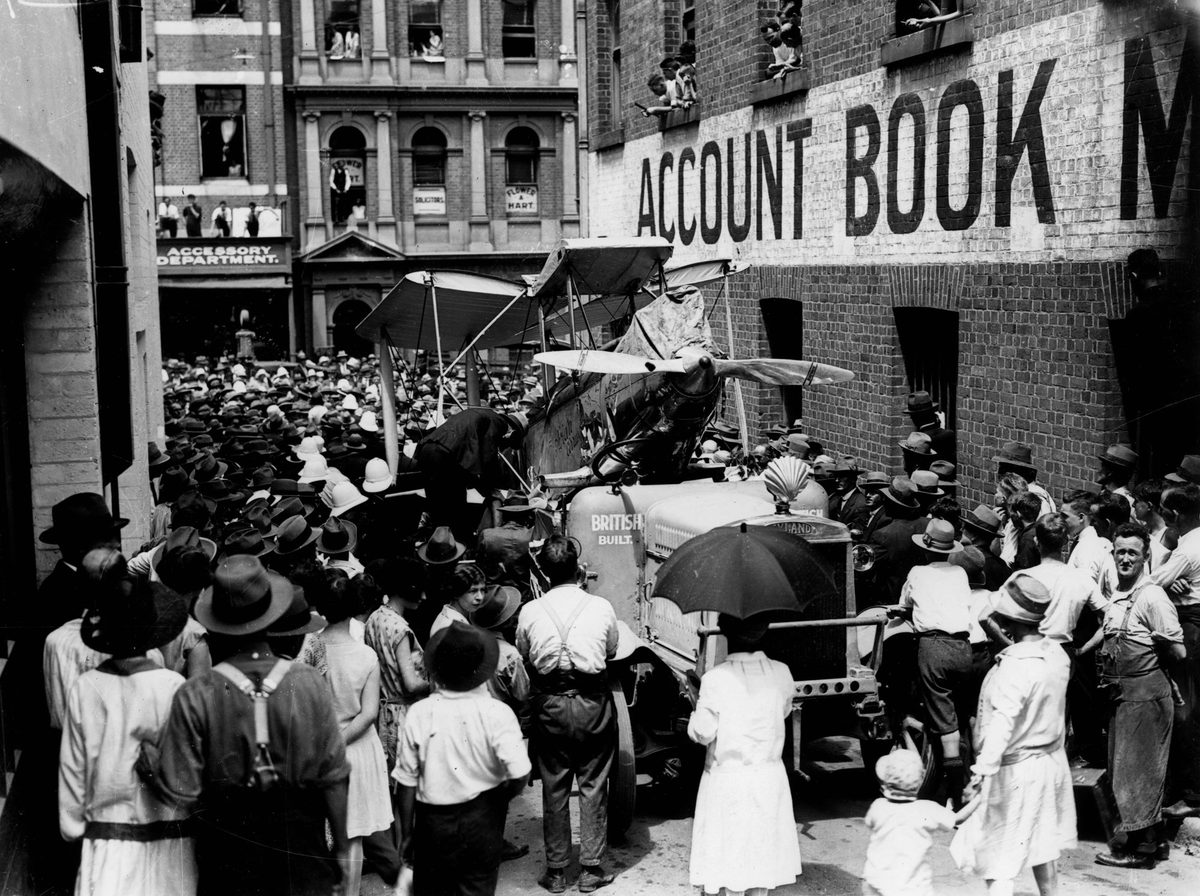 Crowds in Brisbane to see Bert Hinkler's Avro Avian Cirrus, 1928