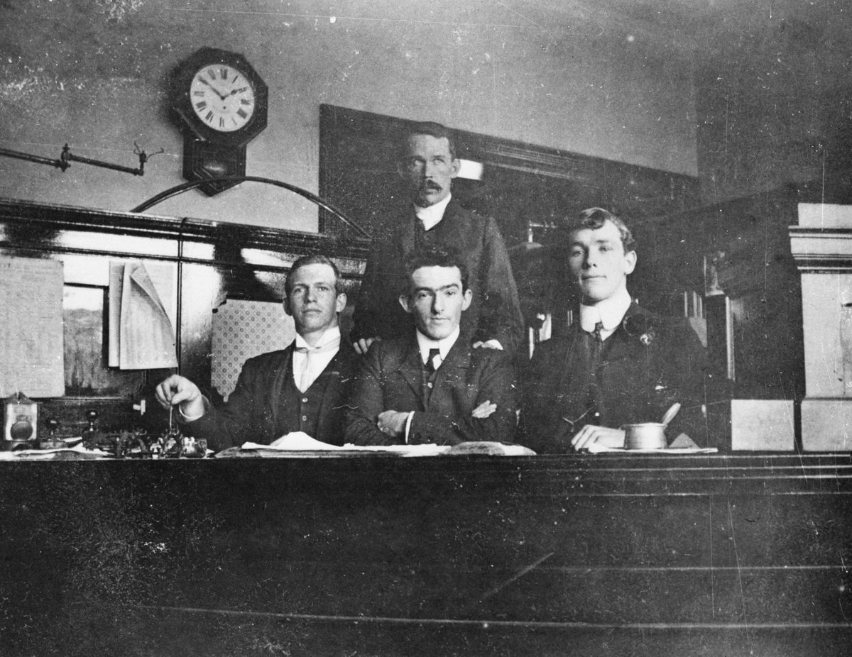 Bank staff of the South Brisbane branch of the Bank of New South Wales, 1906