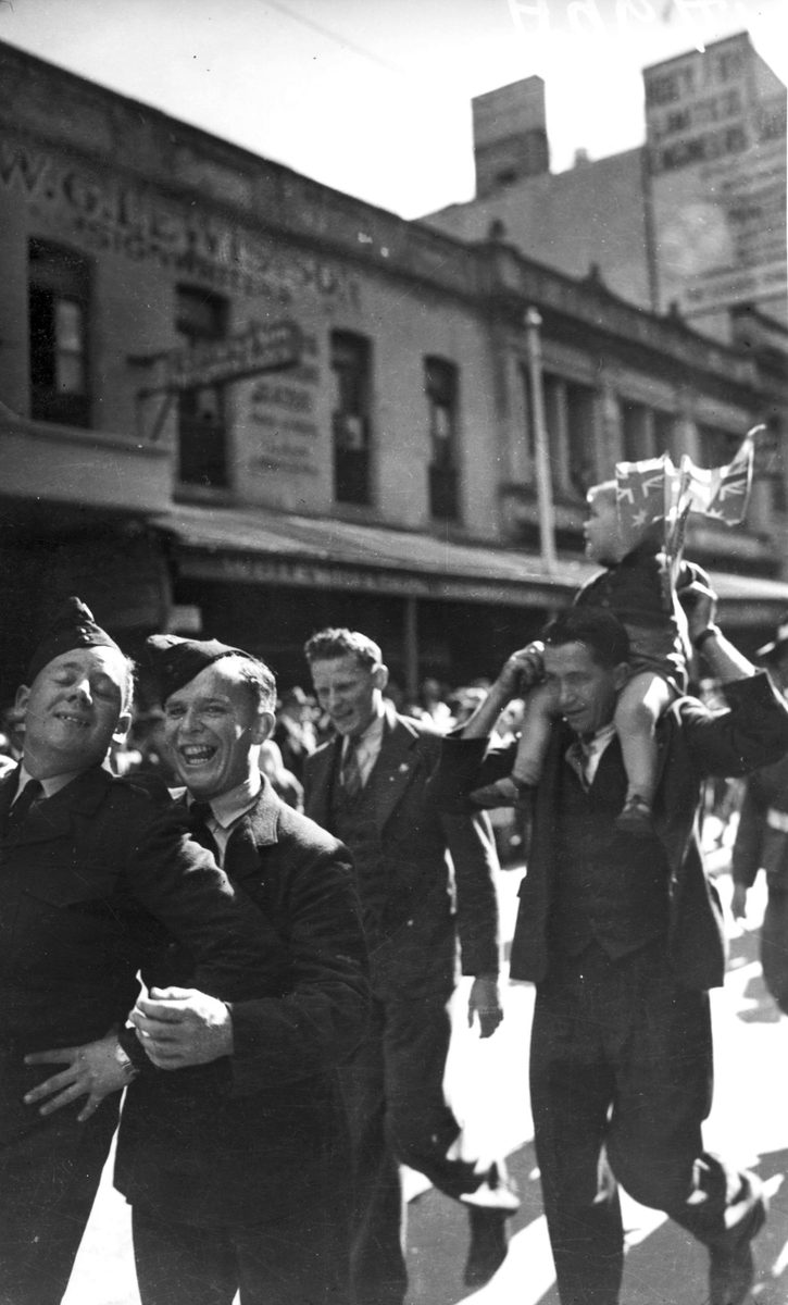 Soldiers enjoy participating in the VJ Day procession, 1945, Brisbane