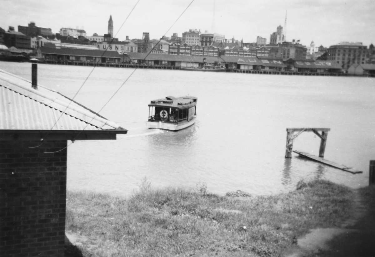 Edward Street ferry travelling on the Brisbane River, 1952
