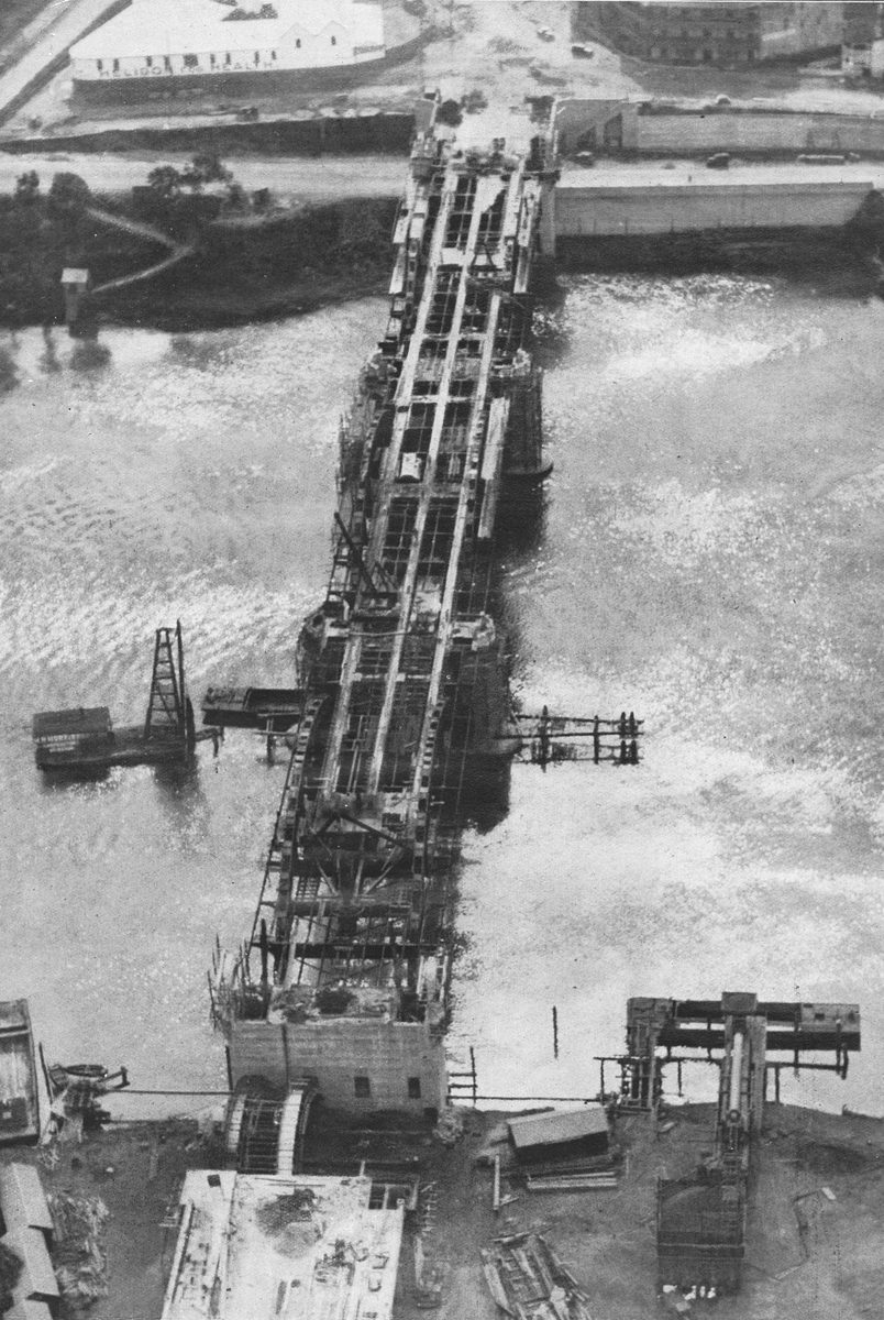 Aerial view of the William Jolly Bridge during construction, Brisbane, 1931, Brisbane City