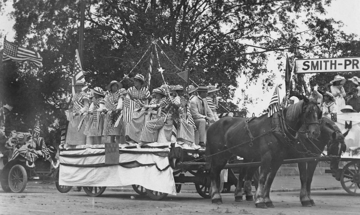 Allan and Stark's American tableau in the Peace Celebration Day procession, Brisbane, 1918