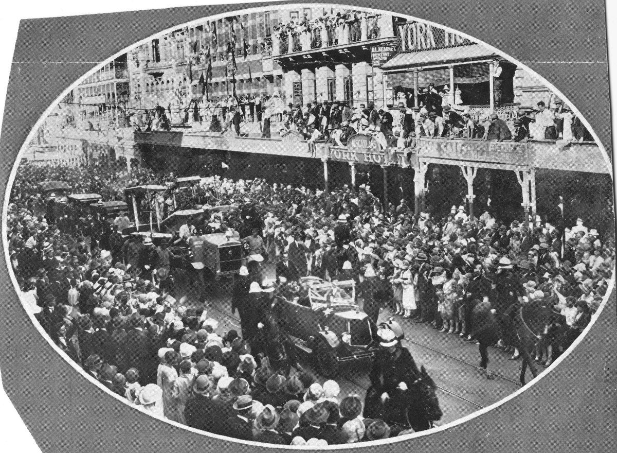 Procession for Bert Hinkler progresses along Queen Street, Brisbane, 1928, Brisbane City