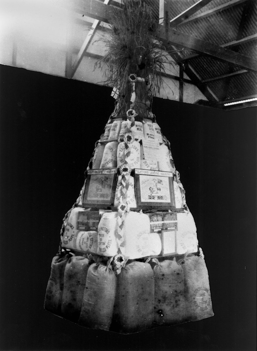 Pride of Clifton flour, winner of a gold medal and a diploma at the Brisbane Exhibition in 1909, Bowen Hills