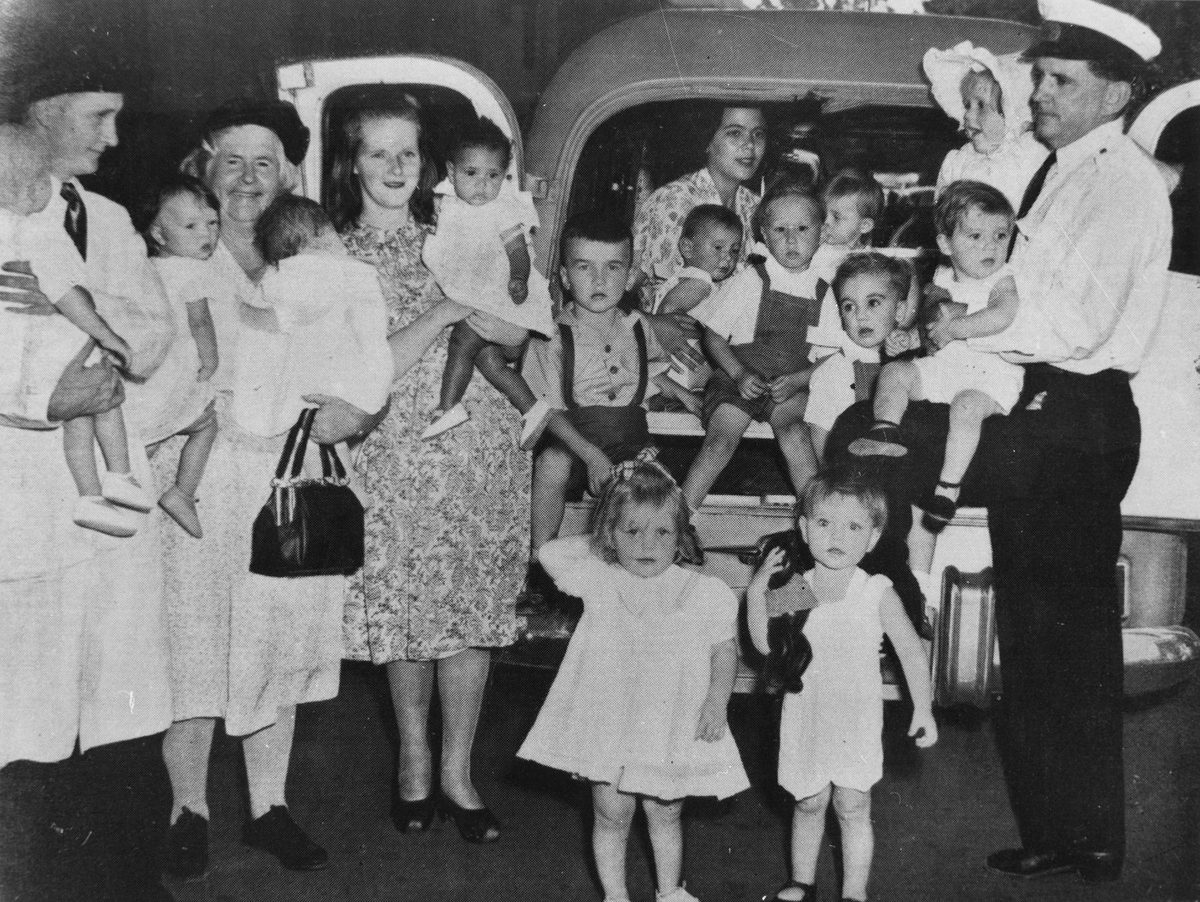 Children arriving at City Hall for vaccinations, Brisbane, 1951, Brisbane City