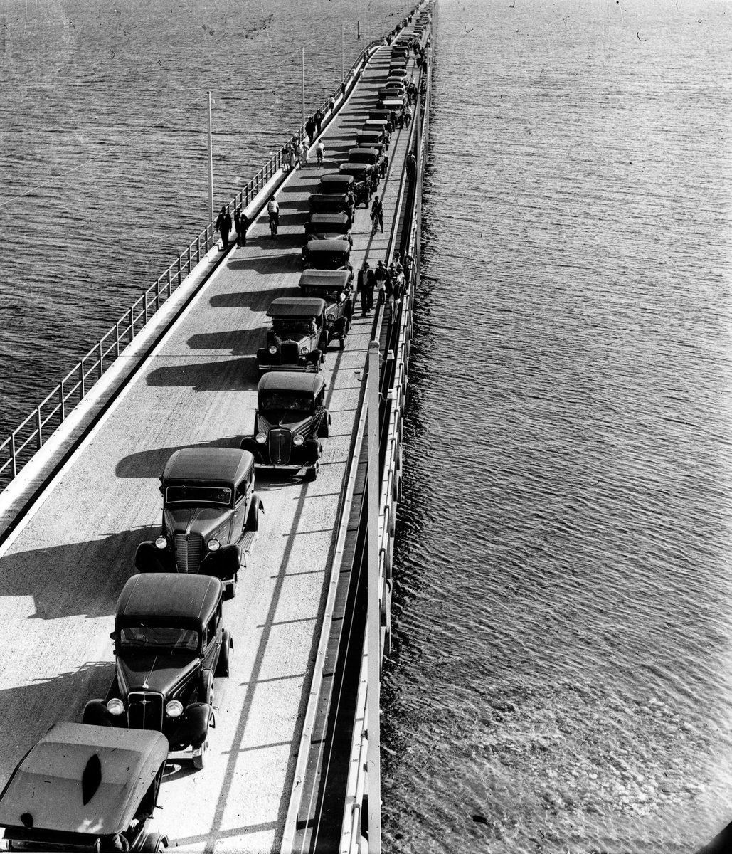 Aerial view of cars and pedestrians on the Hornibrook Highway Bridge, Redcliffe, 1935